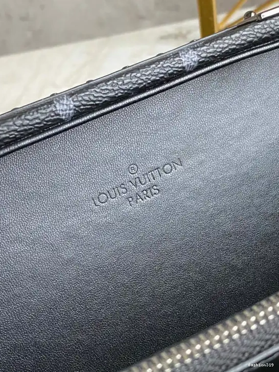 BOX VUITTON LOUIS CHANELUTCH 0428